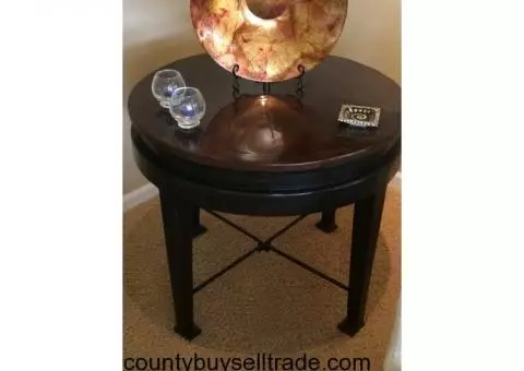Living area table/end table